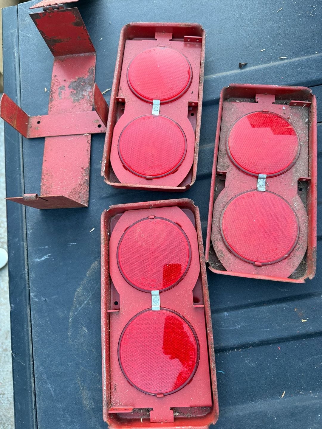 R. E. Dietz Co. No. 324 Reflex Flare Kit Emergency Reflector Set 1