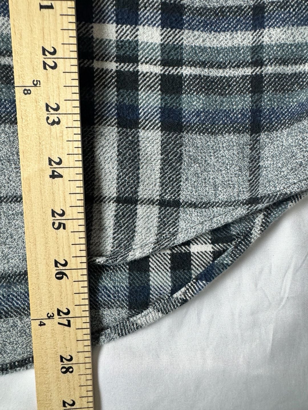 Urban Outfitters Plaid Flannel Shirt Size XL Gray Black Long Sleeve Button Up 8