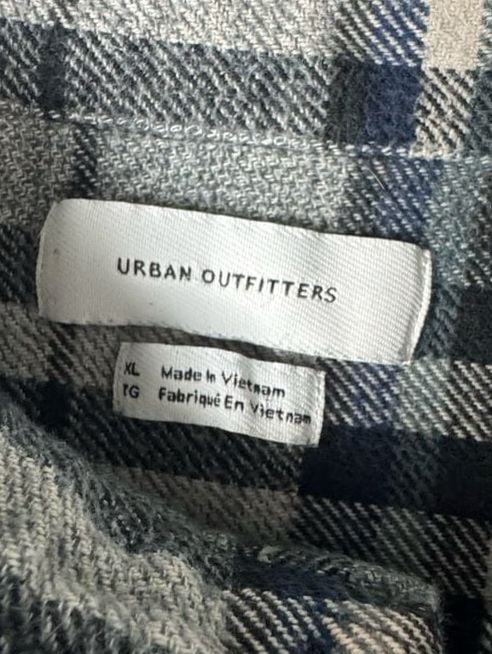 Urban Outfitters Plaid Flannel Shirt Size XL Gray Black Long Sleeve Button Up 5
