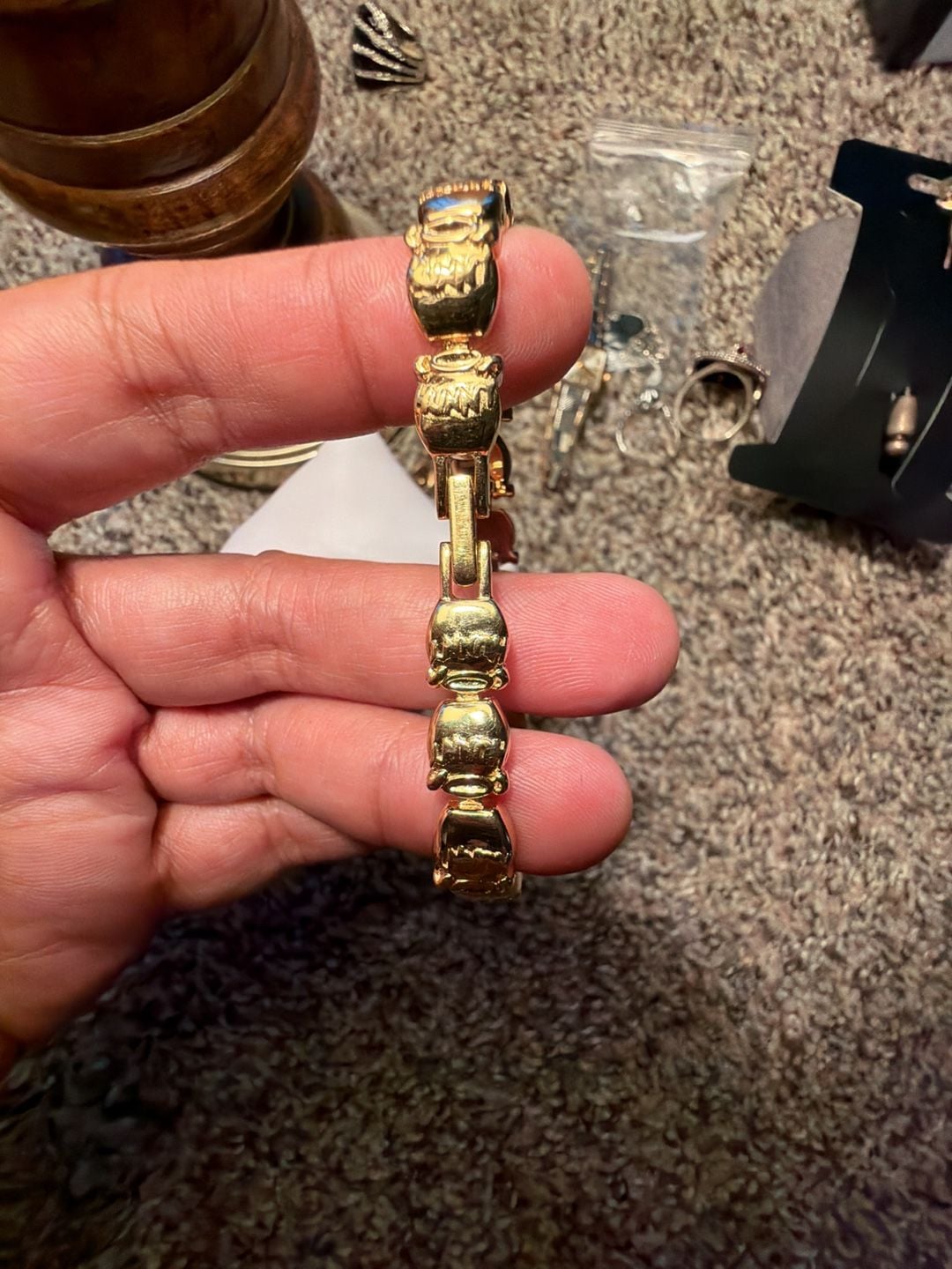 Disney Winnie The Pooh Gold Tone Bracelet Watch Honey Pot Links 3