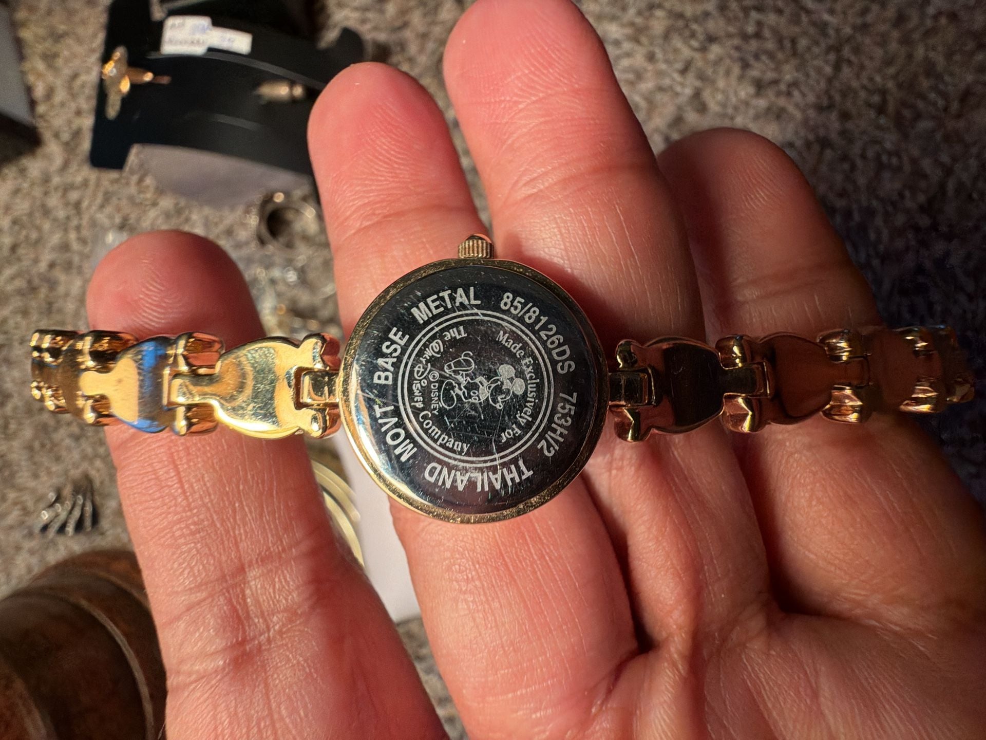Disney Winnie The Pooh Gold Tone Bracelet Watch Honey Pot Links 4
