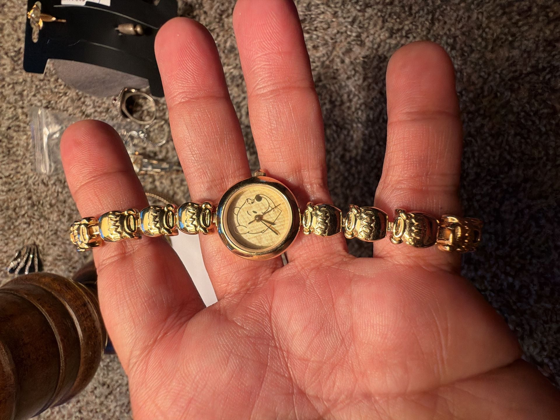Disney Winnie The Pooh Gold Tone Bracelet Watch Honey Pot Links 6