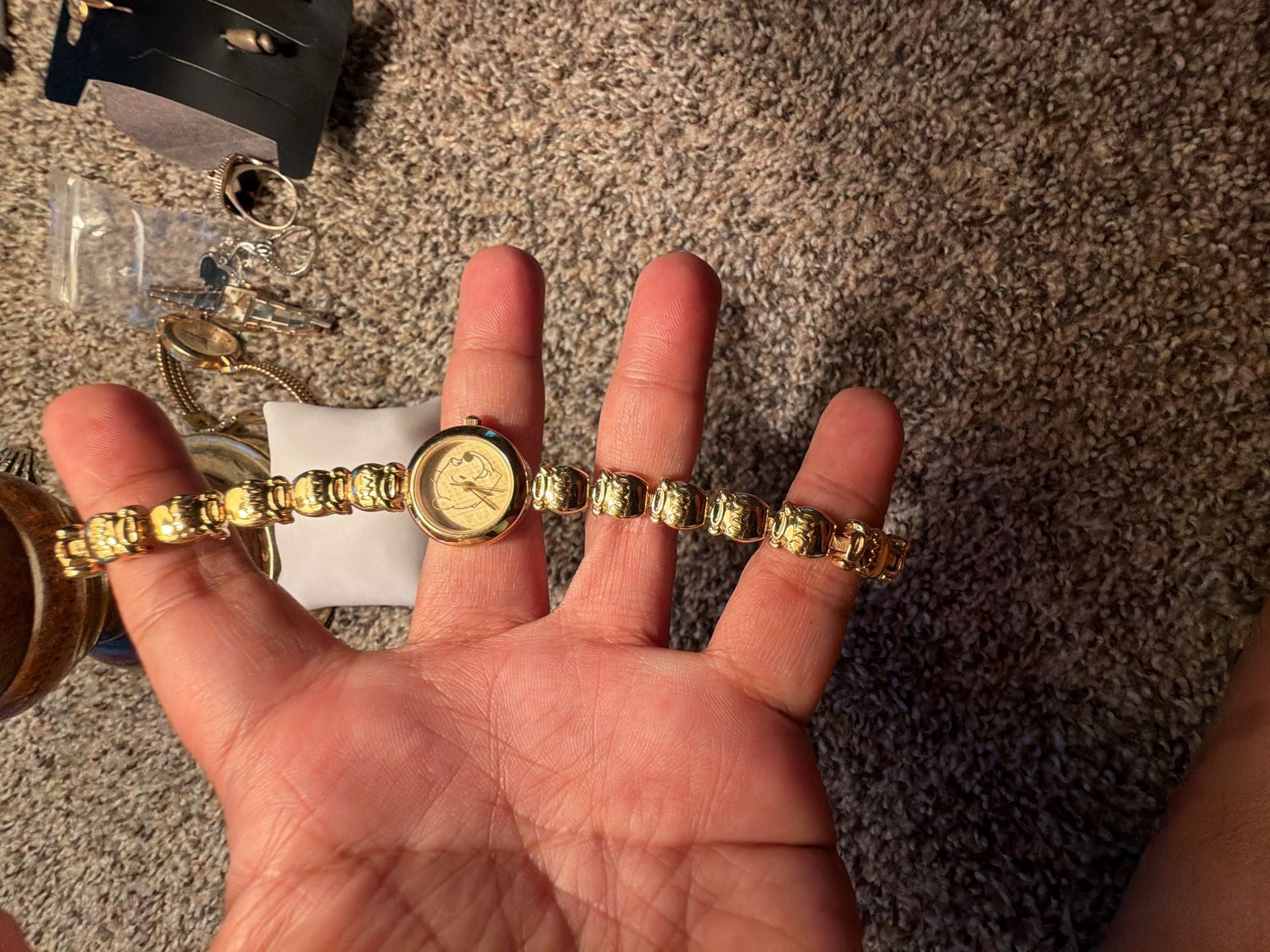 Disney Winnie The Pooh Gold Tone Bracelet Watch Honey Pot Links 7