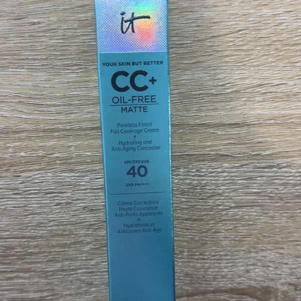 IT Cosmetics CC+ Oil-Free Matte SPF 40 Fair Light 32mL 1.08oz NIB