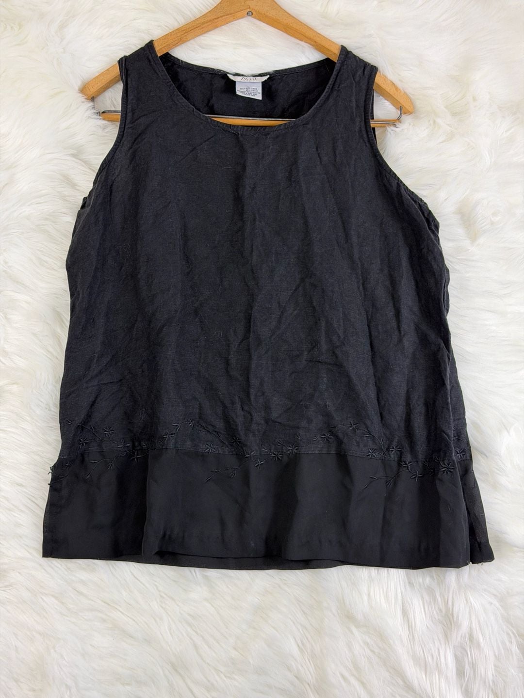Vintage AGB Sleeveless Tank Top Size L Black Linen Rayon Embroidered Hem 2