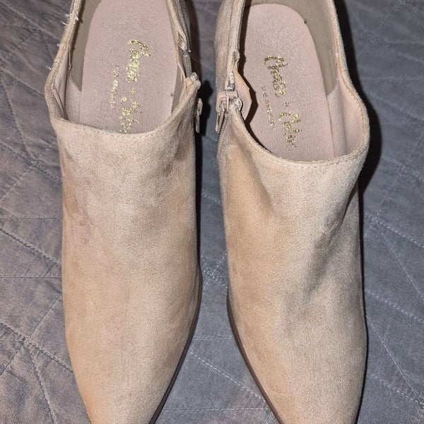 Chase + Chloe Yesenia Ankle Booties Taupe Faux Suede Side Zip Block Heel