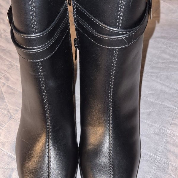 Soda Ankle Boots Size 7 Black Block Heel Buckle Strap
