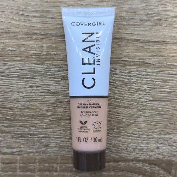 Covergirl Clean Invisible Foundation 120 Creamy Natural 1 fl oz
