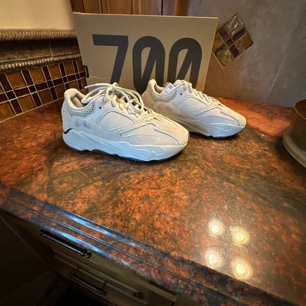 Adidas Yeezy Boost 700 Analog Size 6.5 Shoes