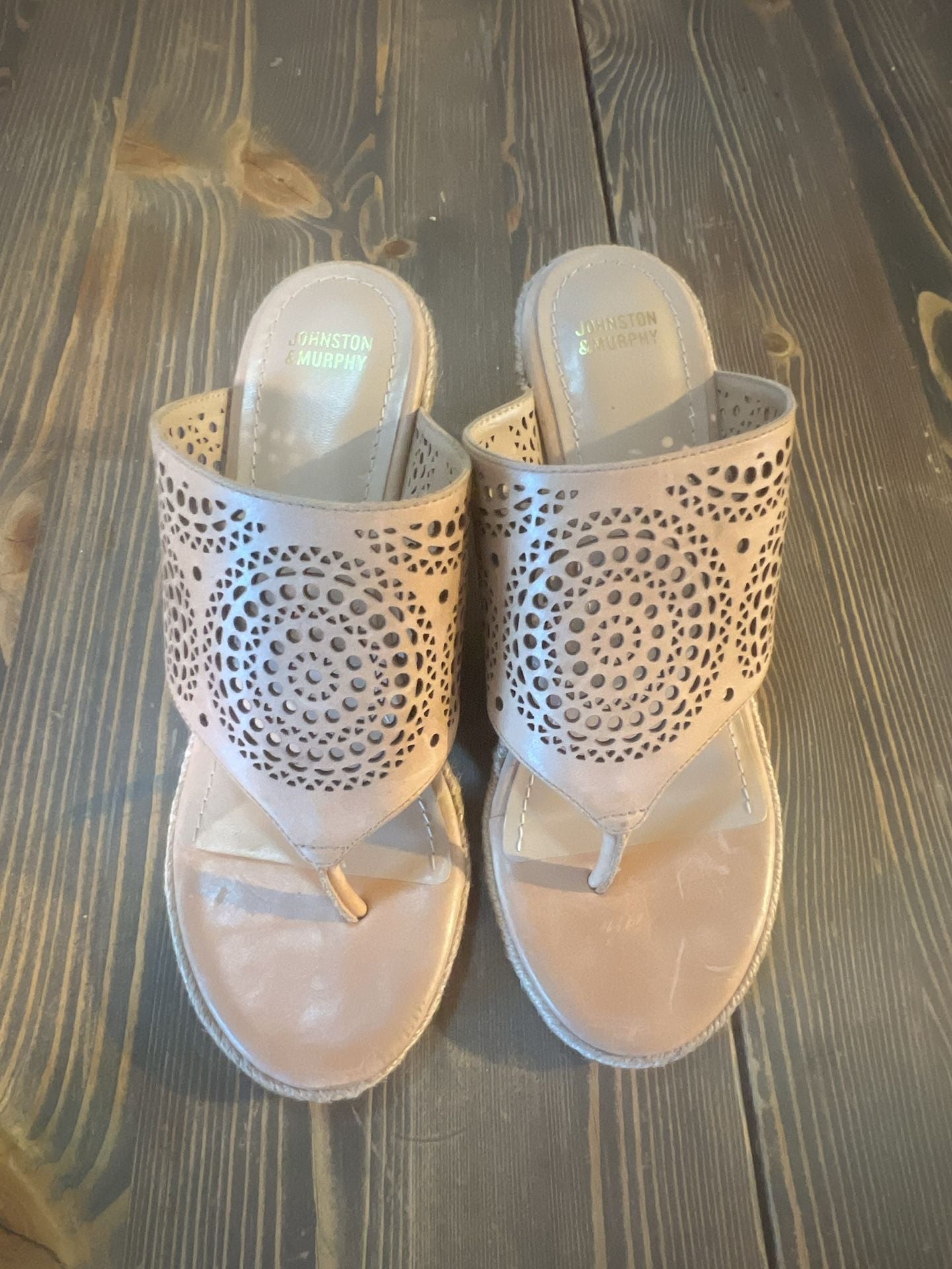 Johnston & Murphy Wedge Sandal Size 7.5 Tan Perforated Leather Thong 3