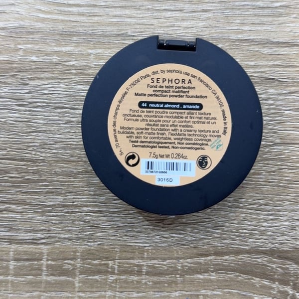 Sephora Matte Perfection Powder Foundation 44 Neutral Almond