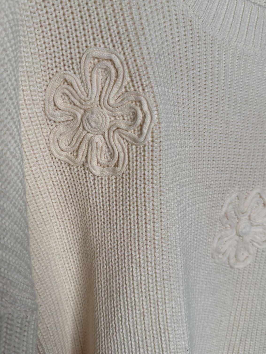 Laura Ashley Sweater Size XL Cream White Knit 3D Flower Embroidered 7
