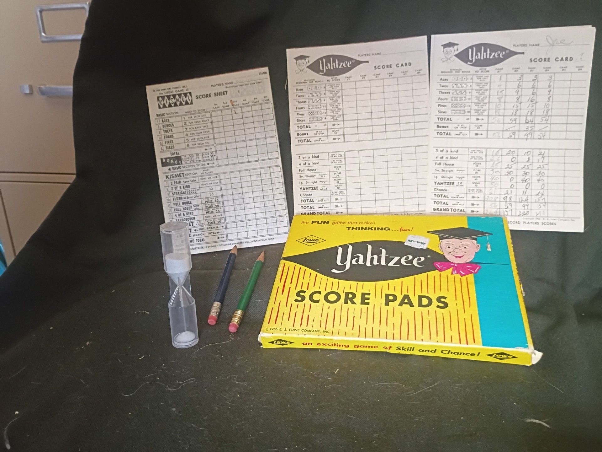 E.S. Lowe Vintage Yahtzee Score Pads No. 6/100 Box Game 7
