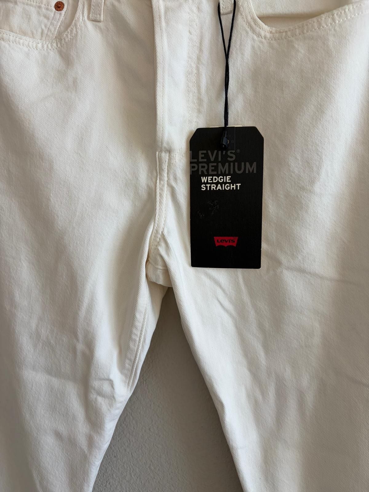 Levi's Wedgie Straight Size 29 White Denim Jeans 6