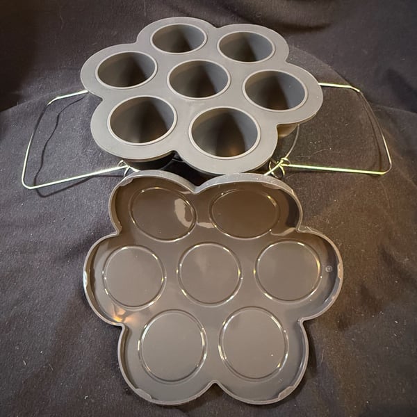 Pampered Chef Silicone Egg Bites Mold with Rack and Lid 100662