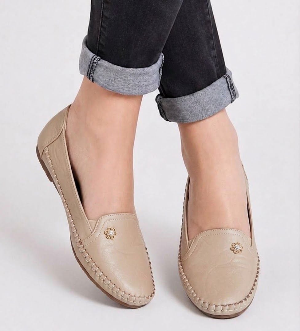 Beige Slip-On Comfort Loafers with Floral Embellishment - NWOT Size 11 2