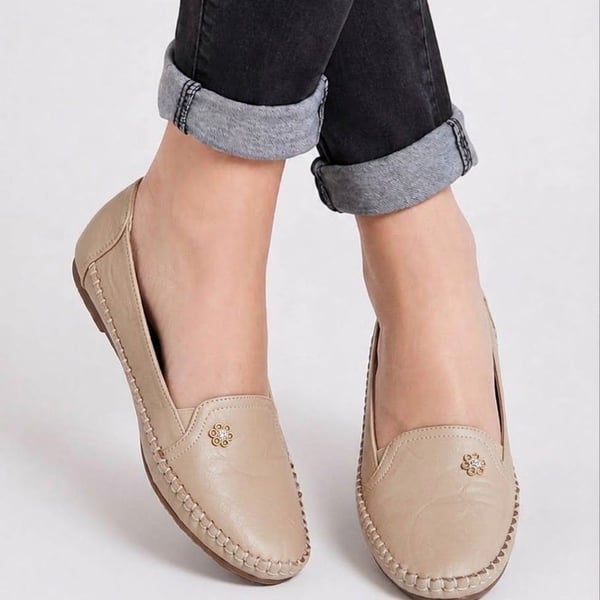 Beige Slip-On Comfort Loafers with Floral Embellishment - NWOT Size 11 