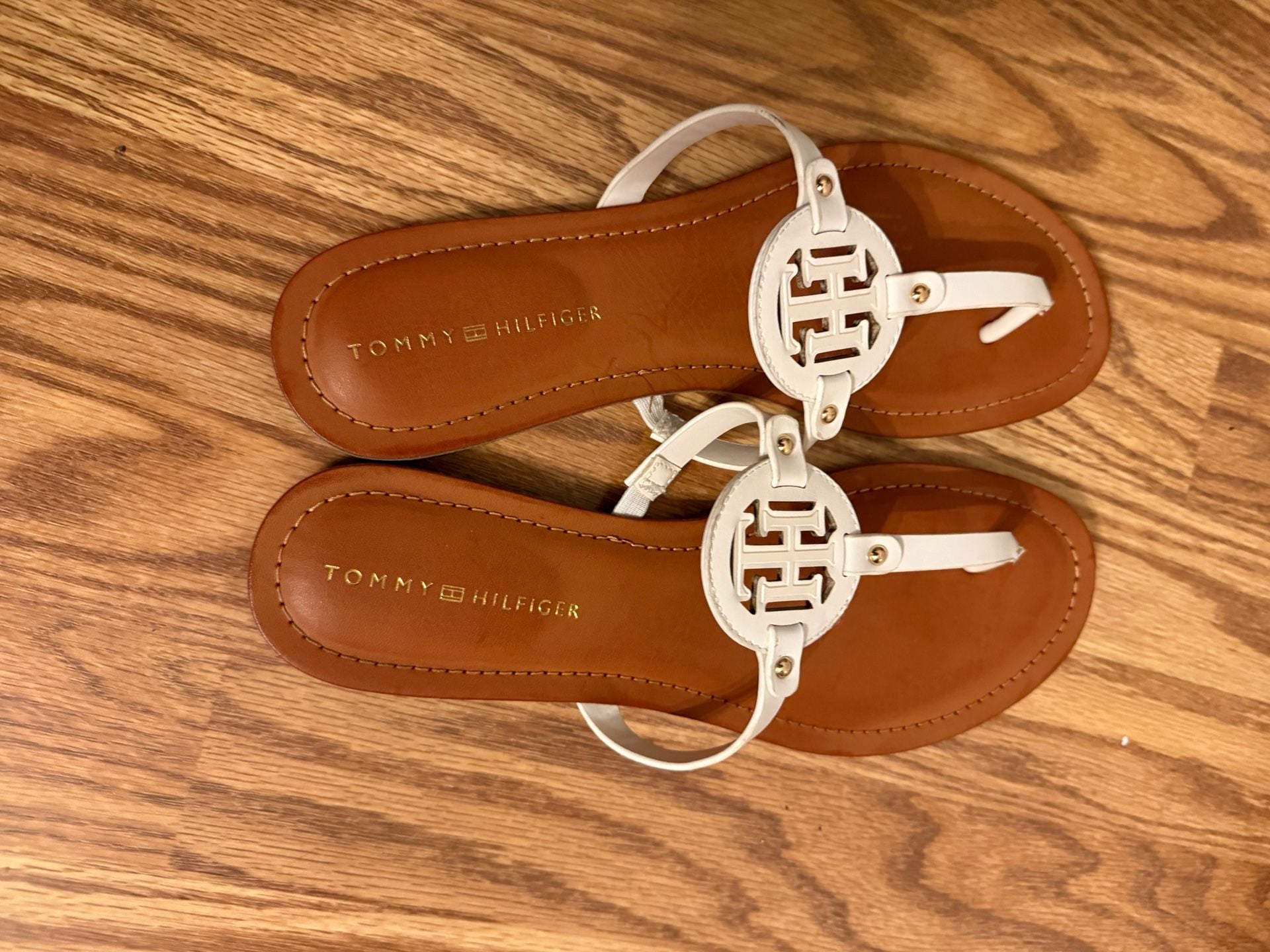 Tommy Hilfiger Litzy Flat Sandals Size 10M White T-Strap 4