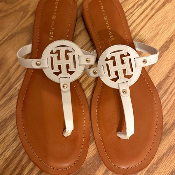 Tommy Hilfiger Litzy Flat Sandals Size 10M White T-Strap