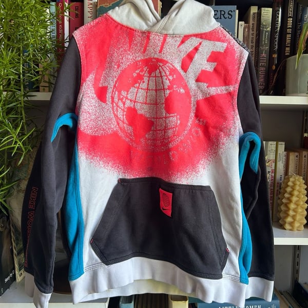Nike Worldwide Hoodie kids Size M Multicolor Graphic Pullover Sweatshirt