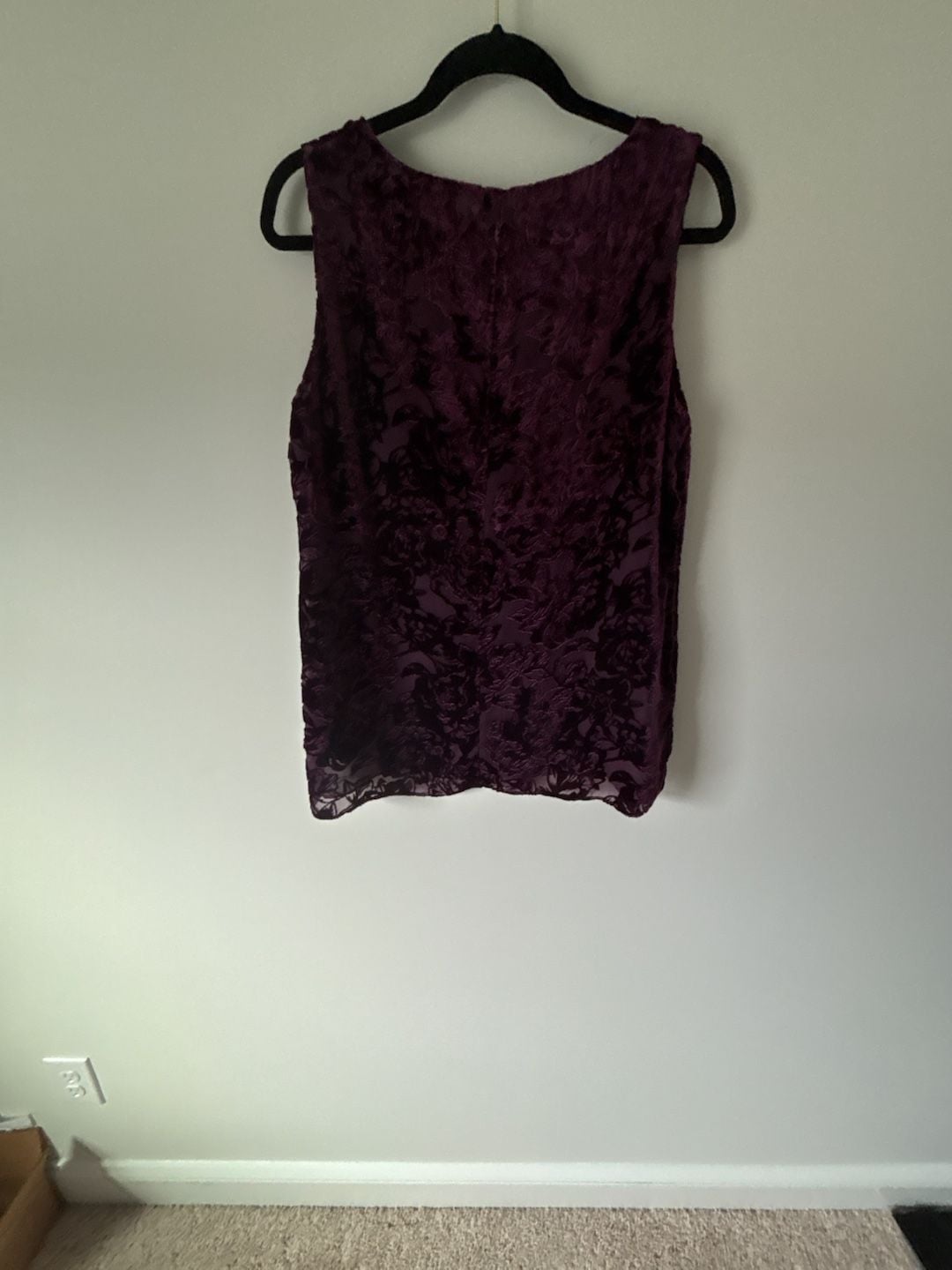 White House Black Market Velvet Burnout Tank Size 10 Purple Floral Shell Top 7