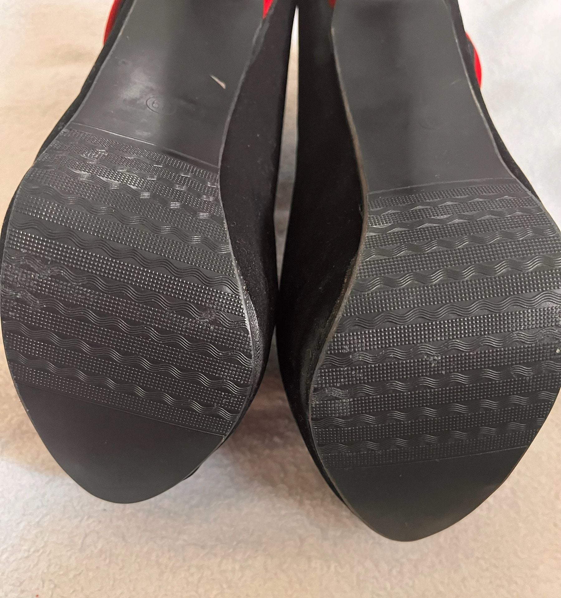 Show Story Platform Heels Black Red Faux Suede Stiletto 8