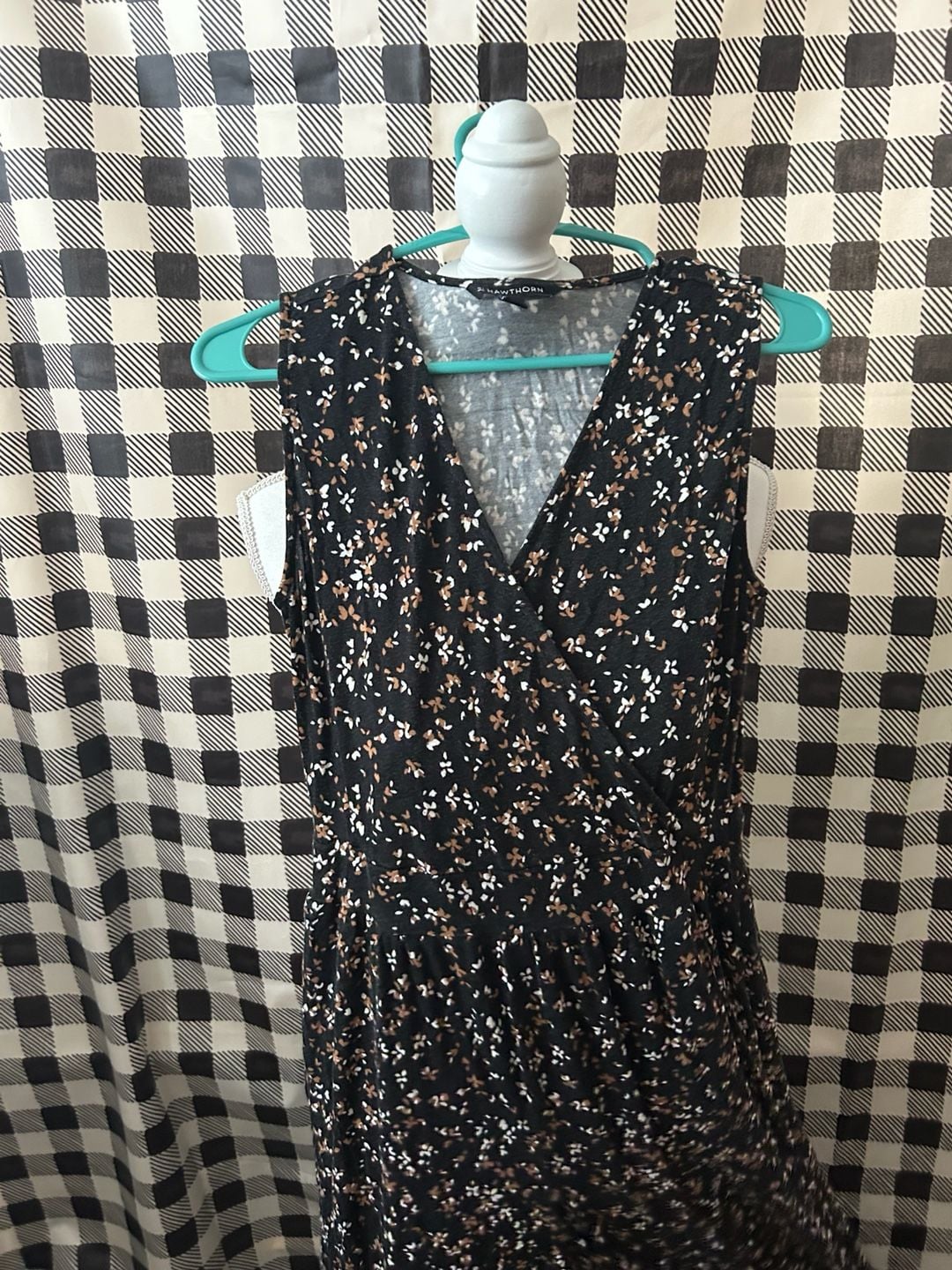 41 Hawthorn Black Floral V-Neck Sleeveless Romper 2