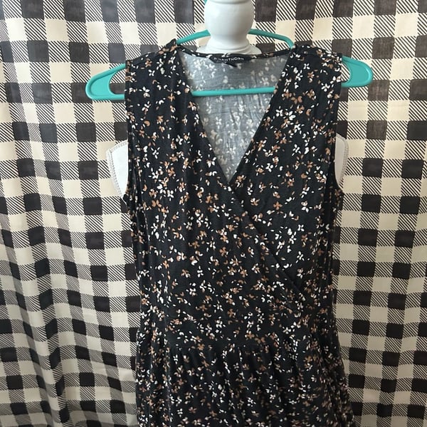41 Hawthorn Black Floral V-Neck Sleeveless Romper