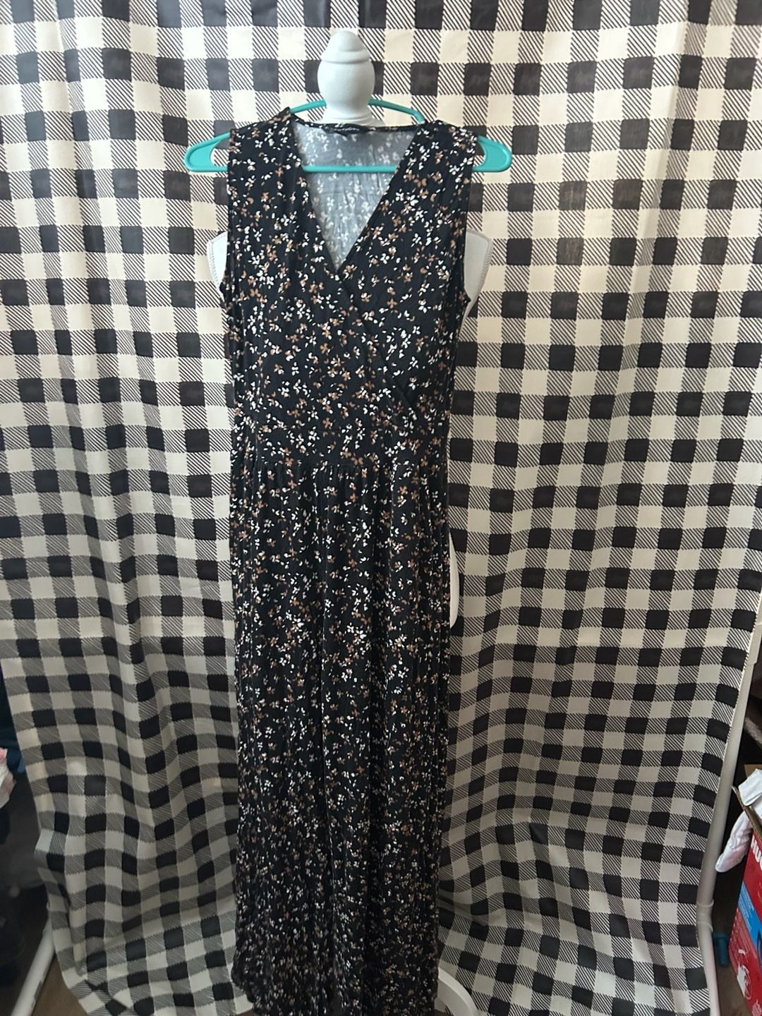 41 Hawthorn Black Floral V-Neck Sleeveless Romper 3