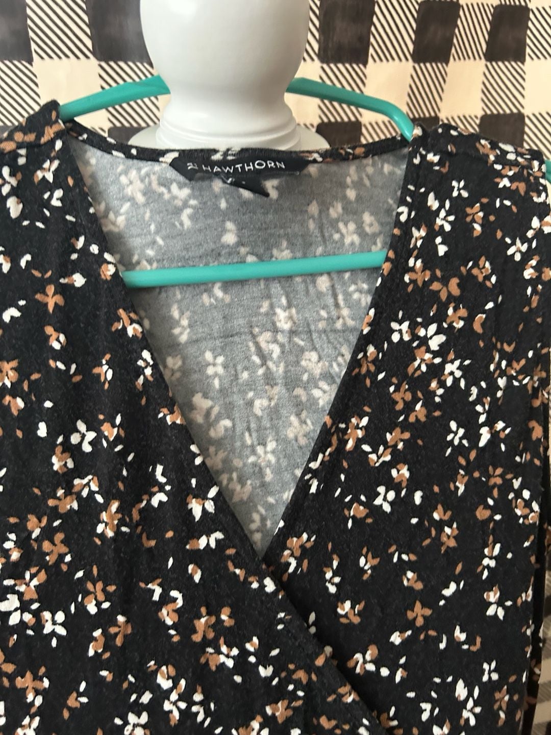 41 Hawthorn Black Floral V-Neck Sleeveless Romper 5