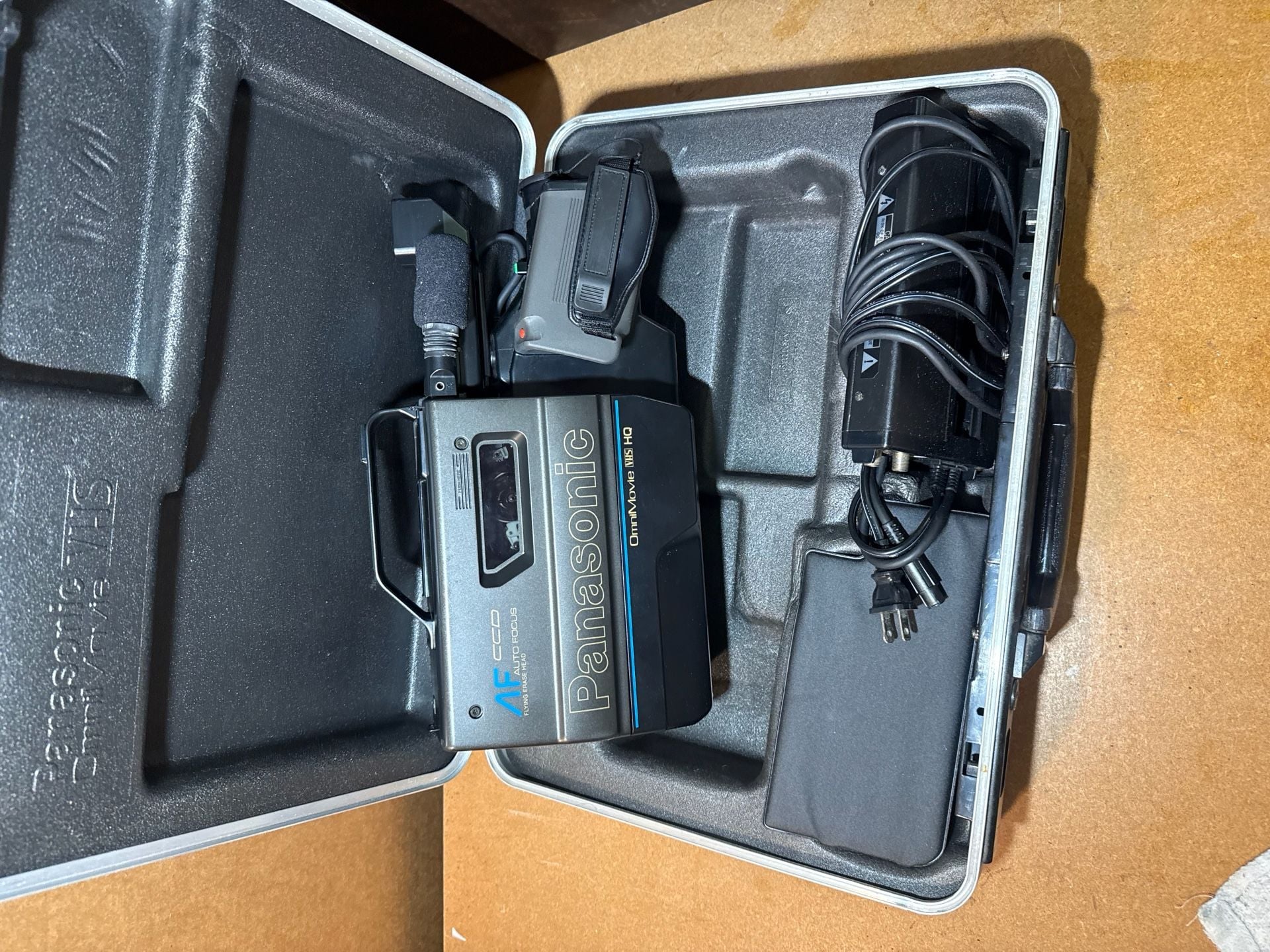 Panasonic OmniMovie VHS HQ Camcorder PV-3200 Vintage 8
