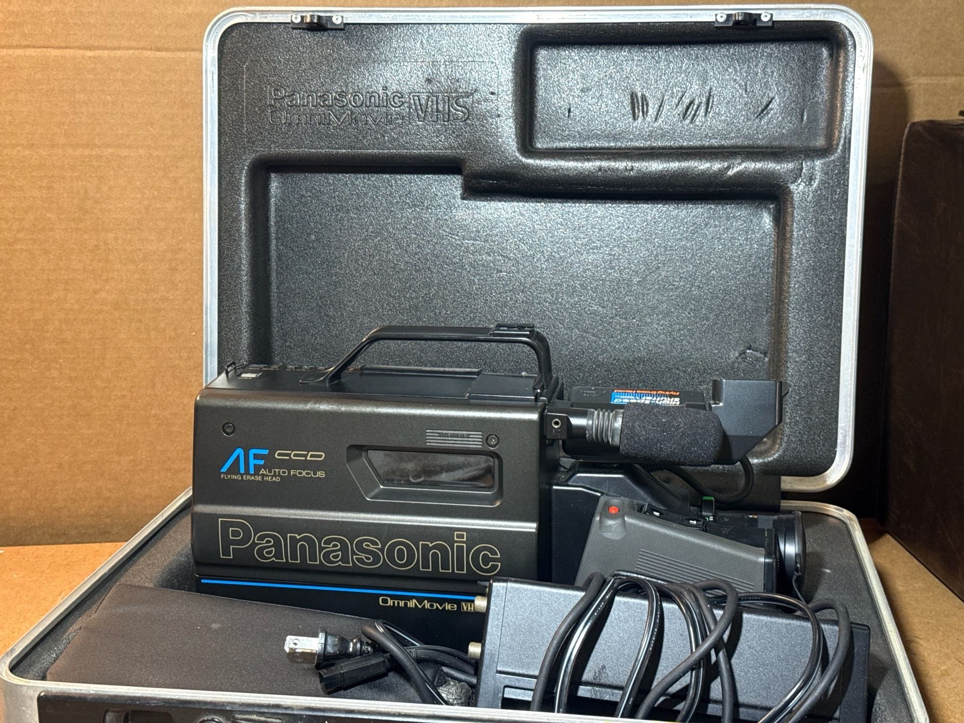 Panasonic OmniMovie VHS HQ Camcorder PV-3200 Vintage 14