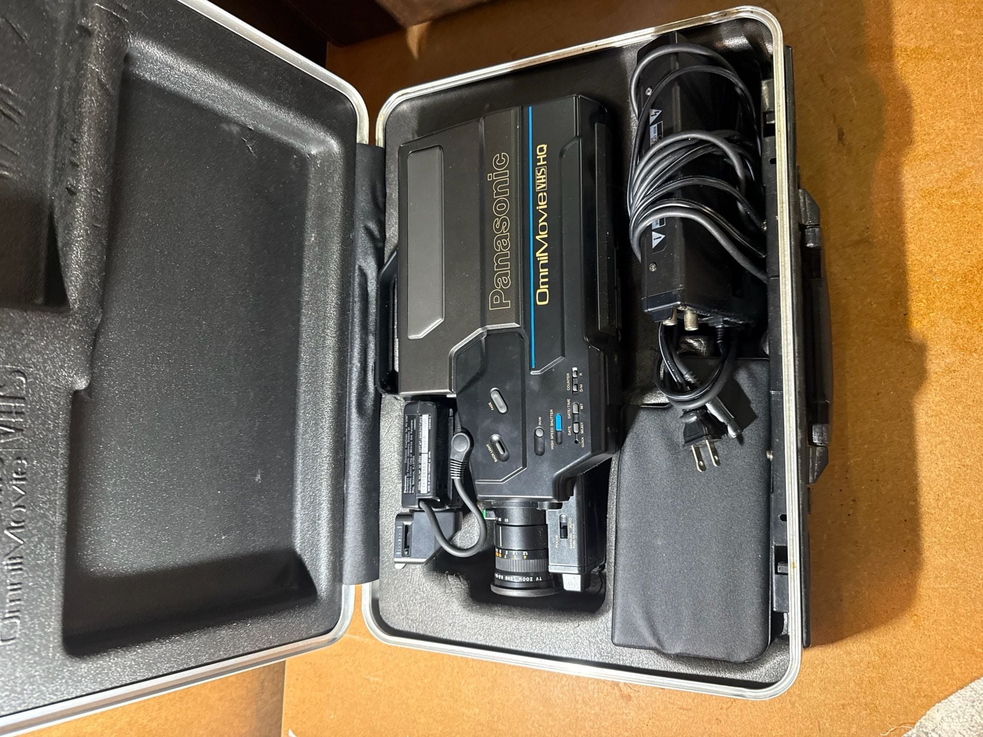 Panasonic OmniMovie VHS HQ Camcorder PV-3200 Vintage 16