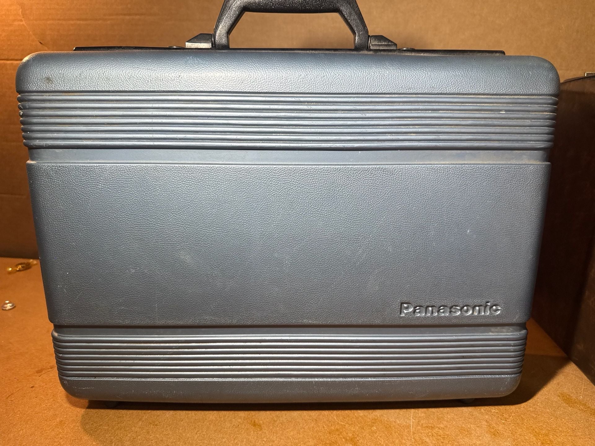 Panasonic OmniMovie VHS HQ Camcorder PV-3200 Vintage 17