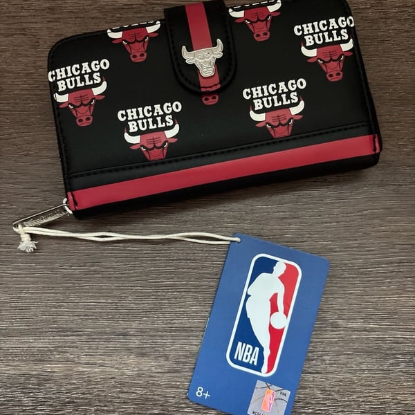 Loungefly NBA Chicago Bulls Logo Snap Wallet