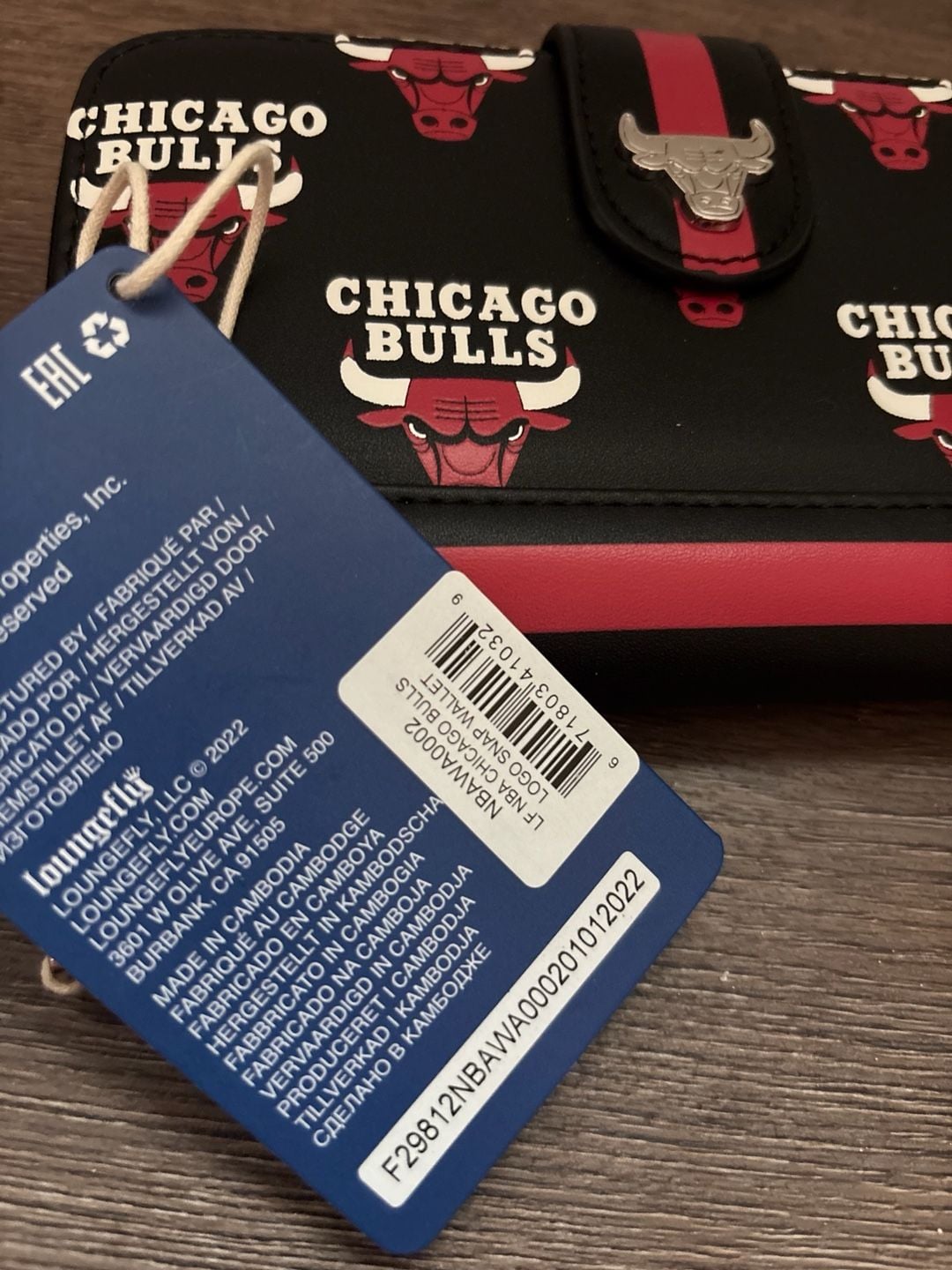 Loungefly NBA Chicago Bulls Logo Snap Wallet 2
