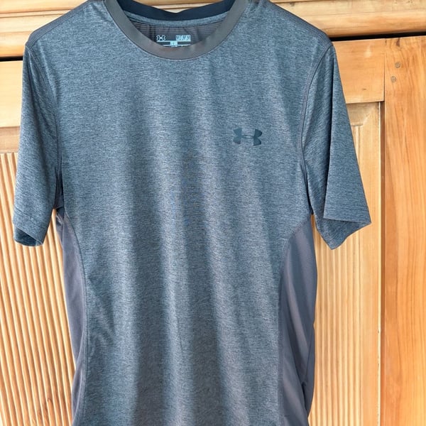 Under Armour HeatGear Fitted T-Shirt Size MD Gray Athletic Workout