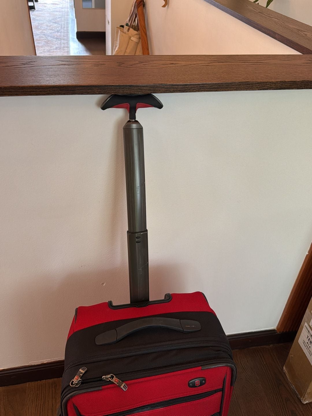 Swiss Army Rolling Luggage - Red Black - one wheel broken! 7