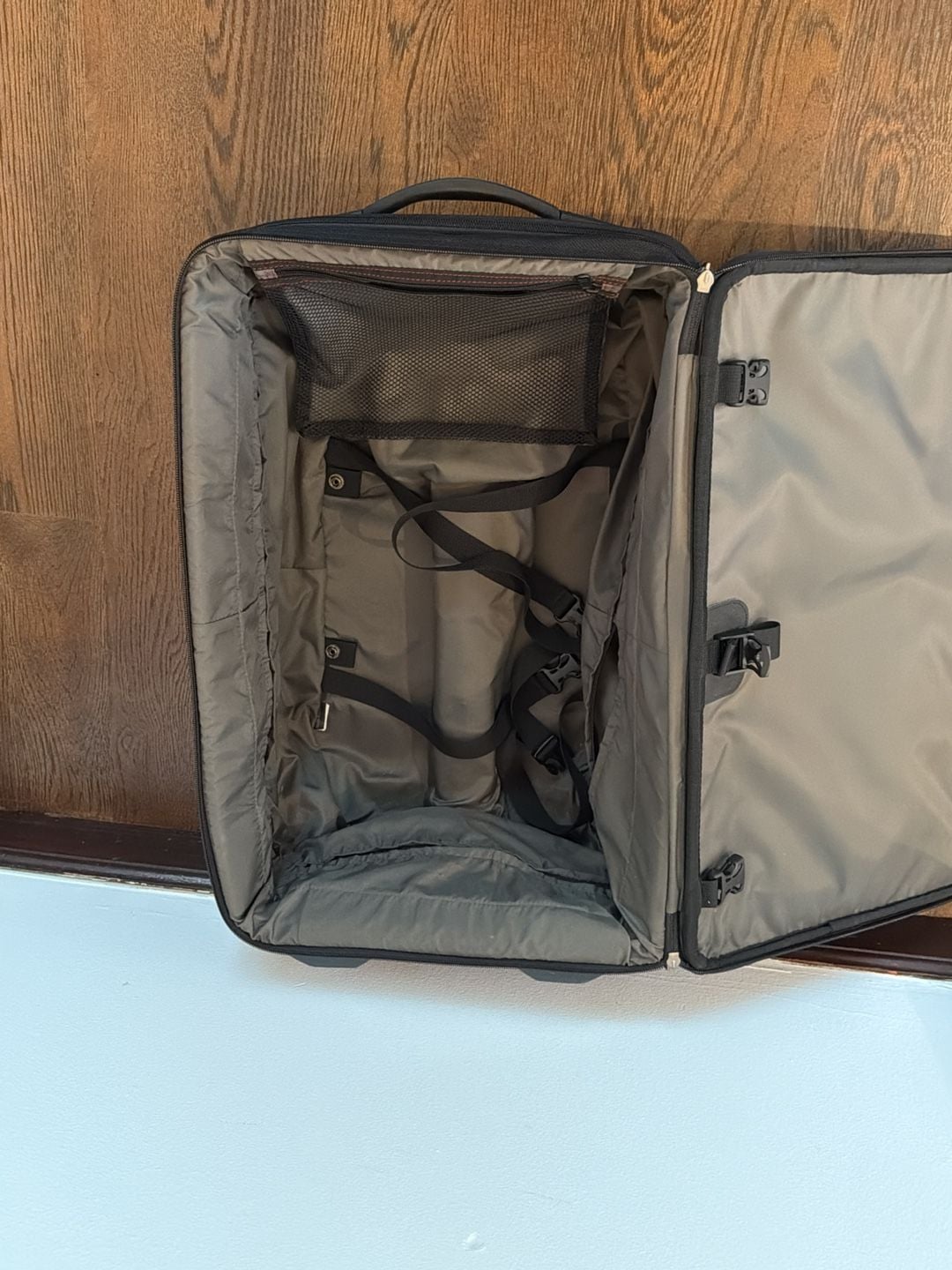 Swiss Army Rolling Luggage - Red Black - one wheel broken! 11