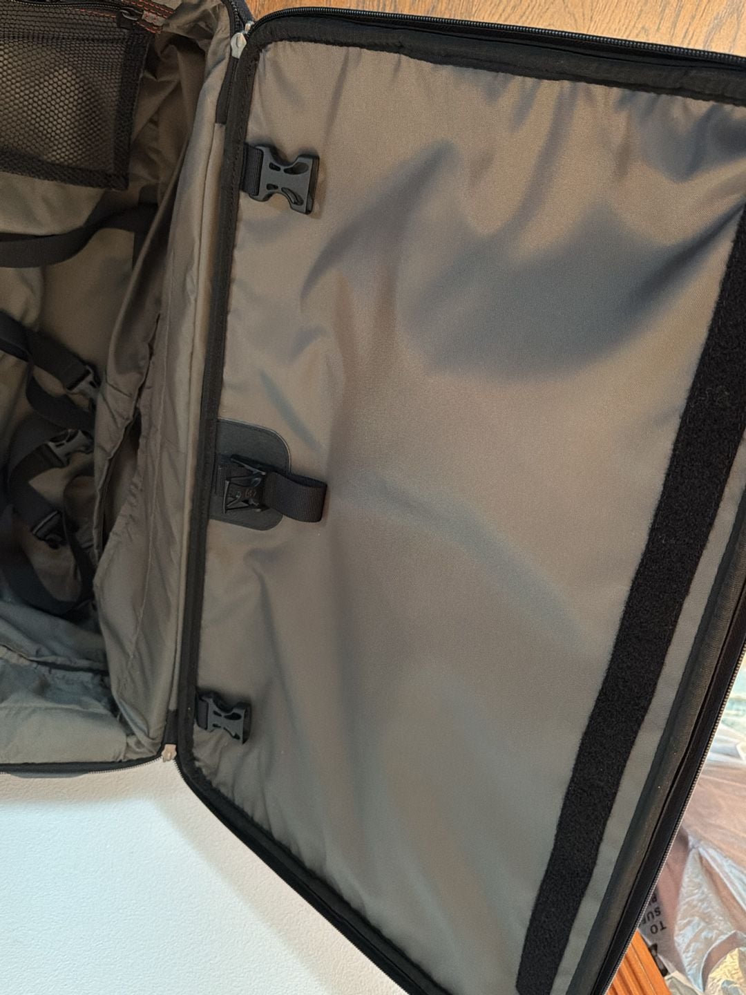 Swiss Army Rolling Luggage - Red Black - one wheel broken! 12
