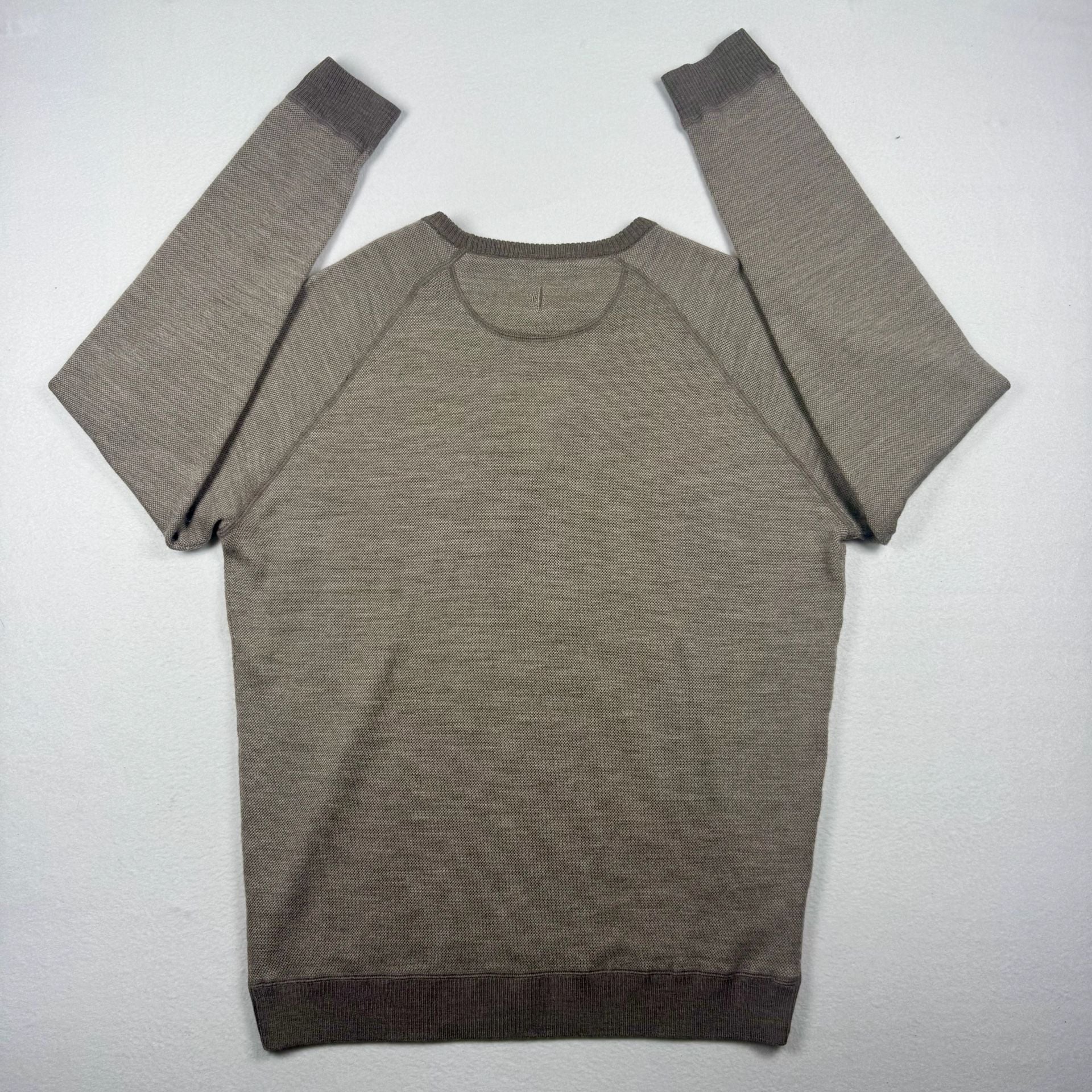 johnnie-O Boggs Merino Wool Crew Neck Sweater Size Medium Coffee Brown 9