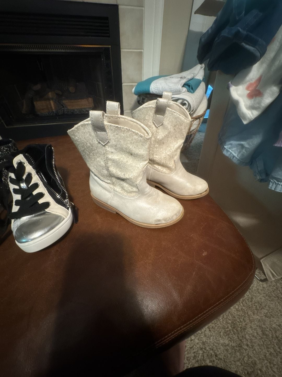 Twinkle Toes: Twi-Lites 2.0 - Dreamy Wings, black glitter high tops size 8, sparkle cowboy boots size 8 8
