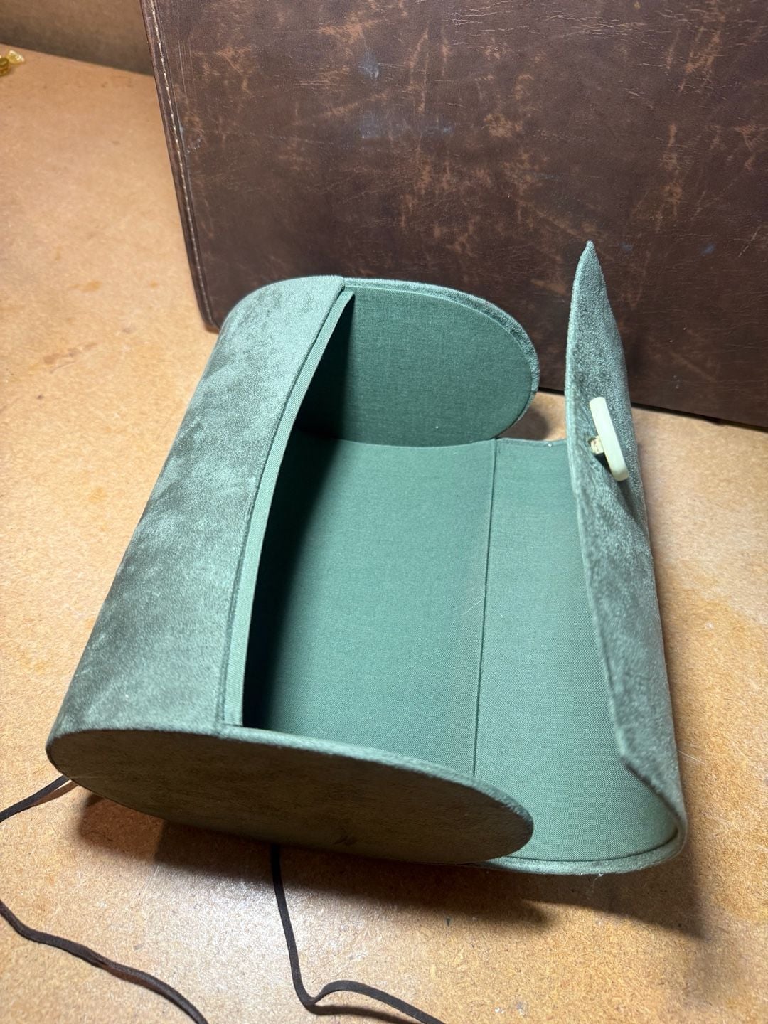 Unbranded Green Suede Jewelry Roll Pouch Storage Case Leaf Button Clasp 7