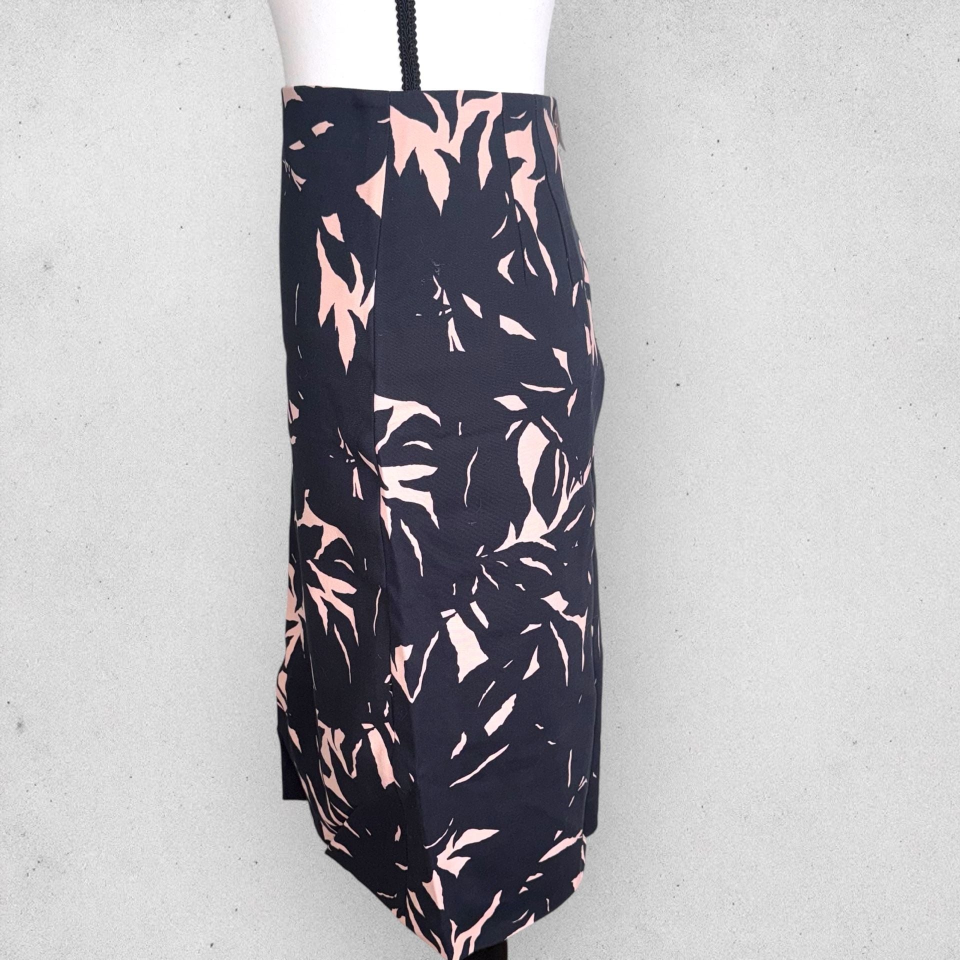 ANN TAYLOR Seamed Pencil Skirt Bi-Stretch Black W/Print NWT Size 8 3