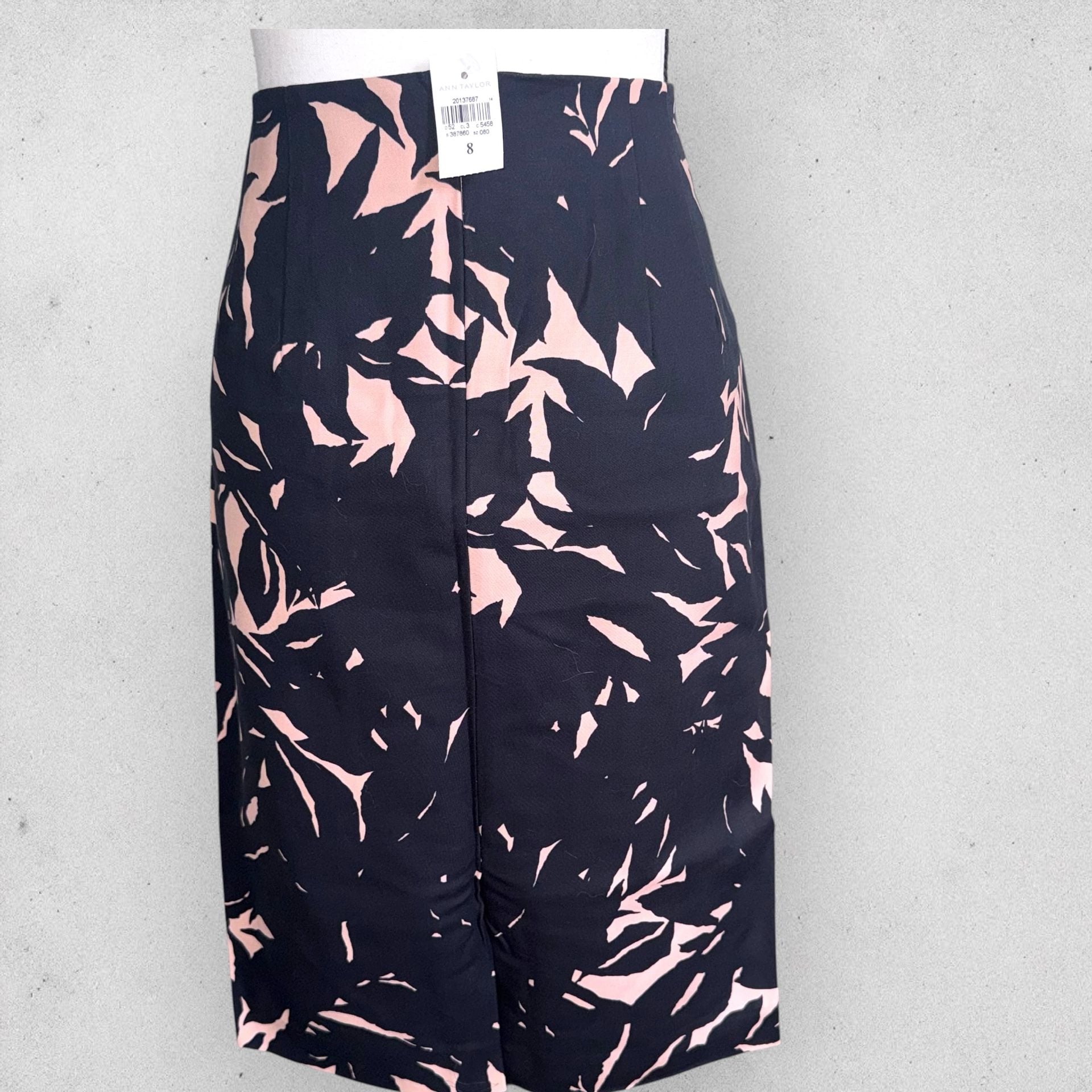 ANN TAYLOR Seamed Pencil Skirt Bi-Stretch Black W/Print NWT Size 8 4