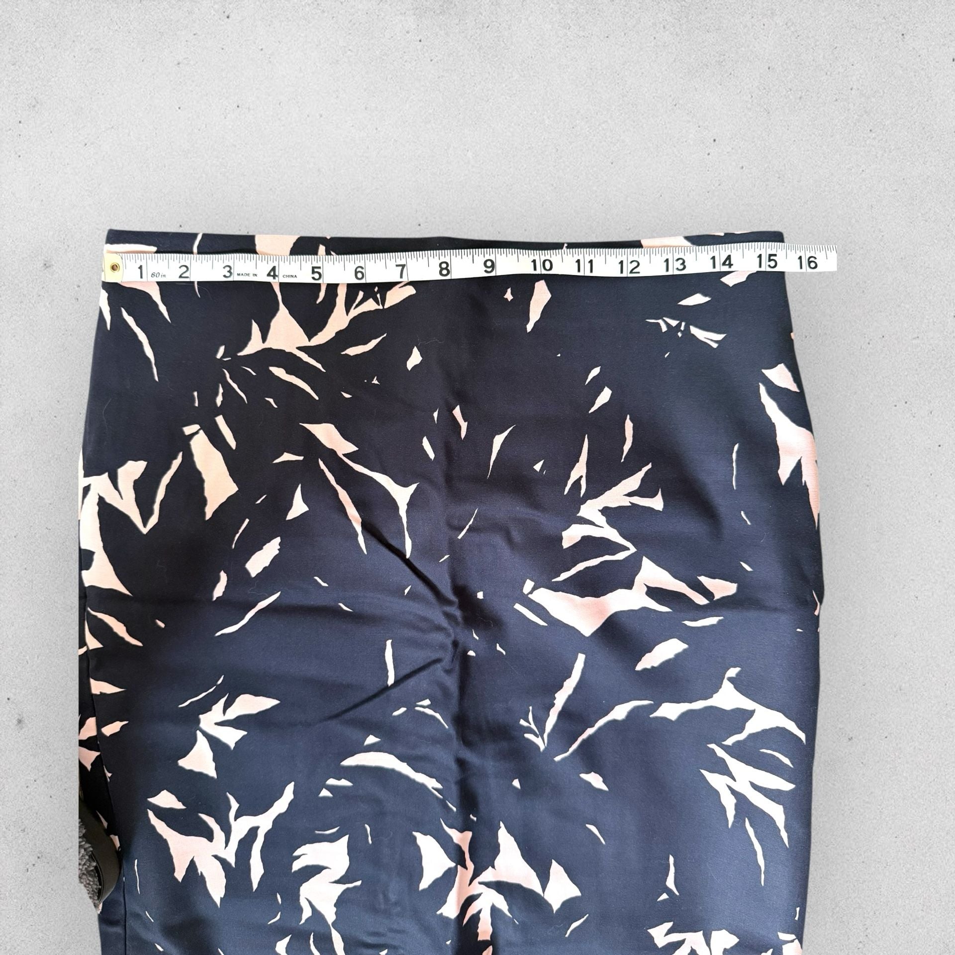 ANN TAYLOR Seamed Pencil Skirt Bi-Stretch Black W/Print NWT Size 8 5
