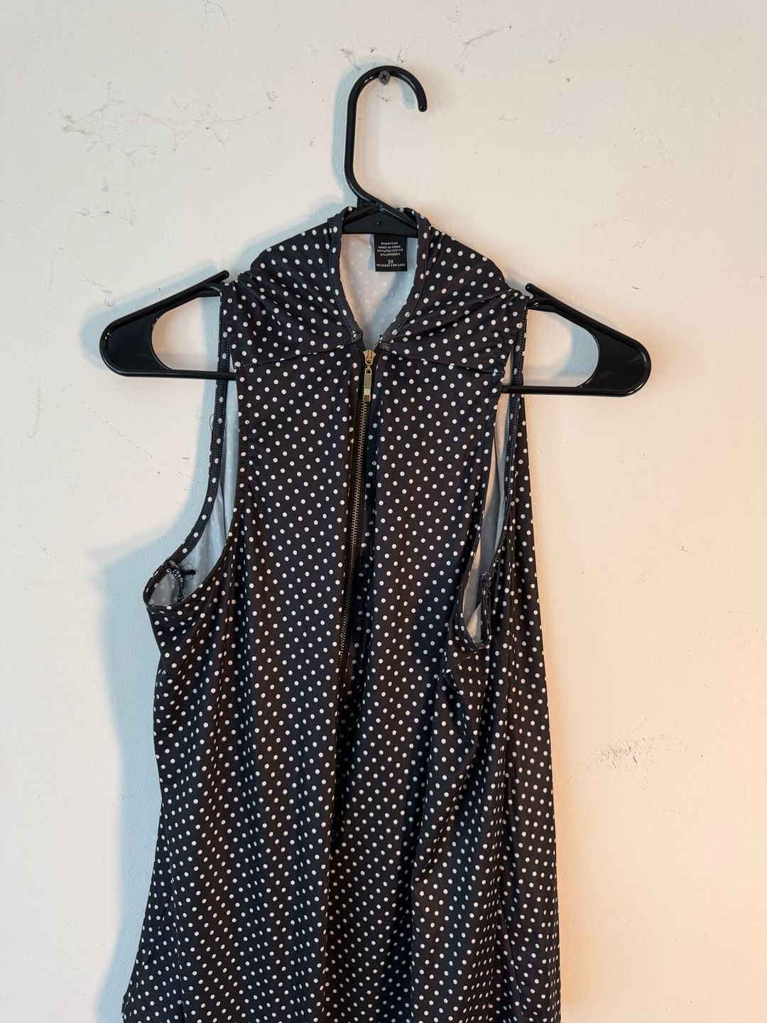Black and White Polka Dot Sleeveless Hooded Top Size 2X 2