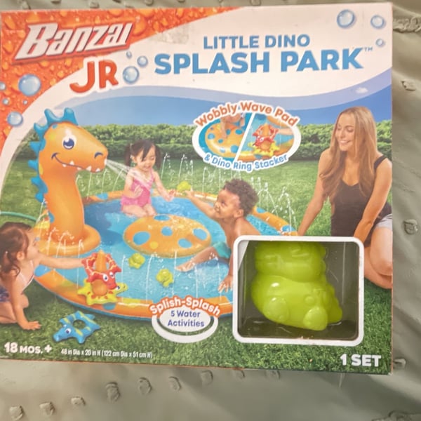 Banzai Little Dino Splash Park 18 MOS. +
