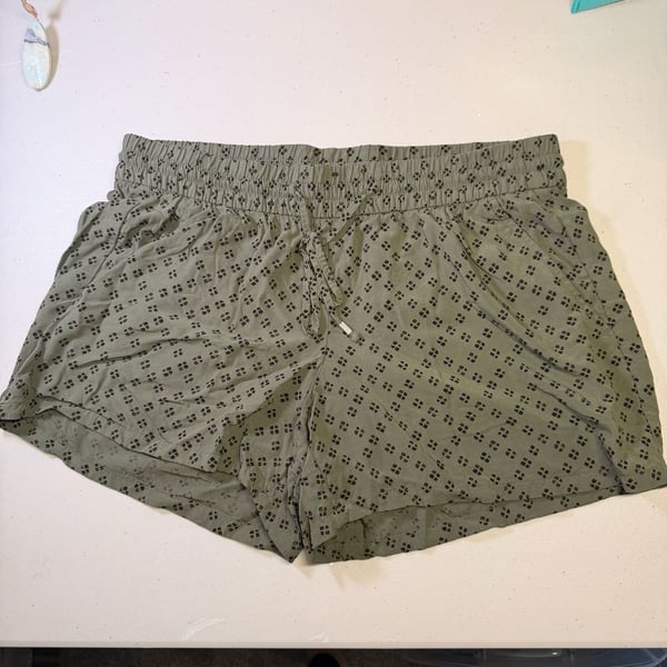 Old Navy Green Patterned Women's Shorts