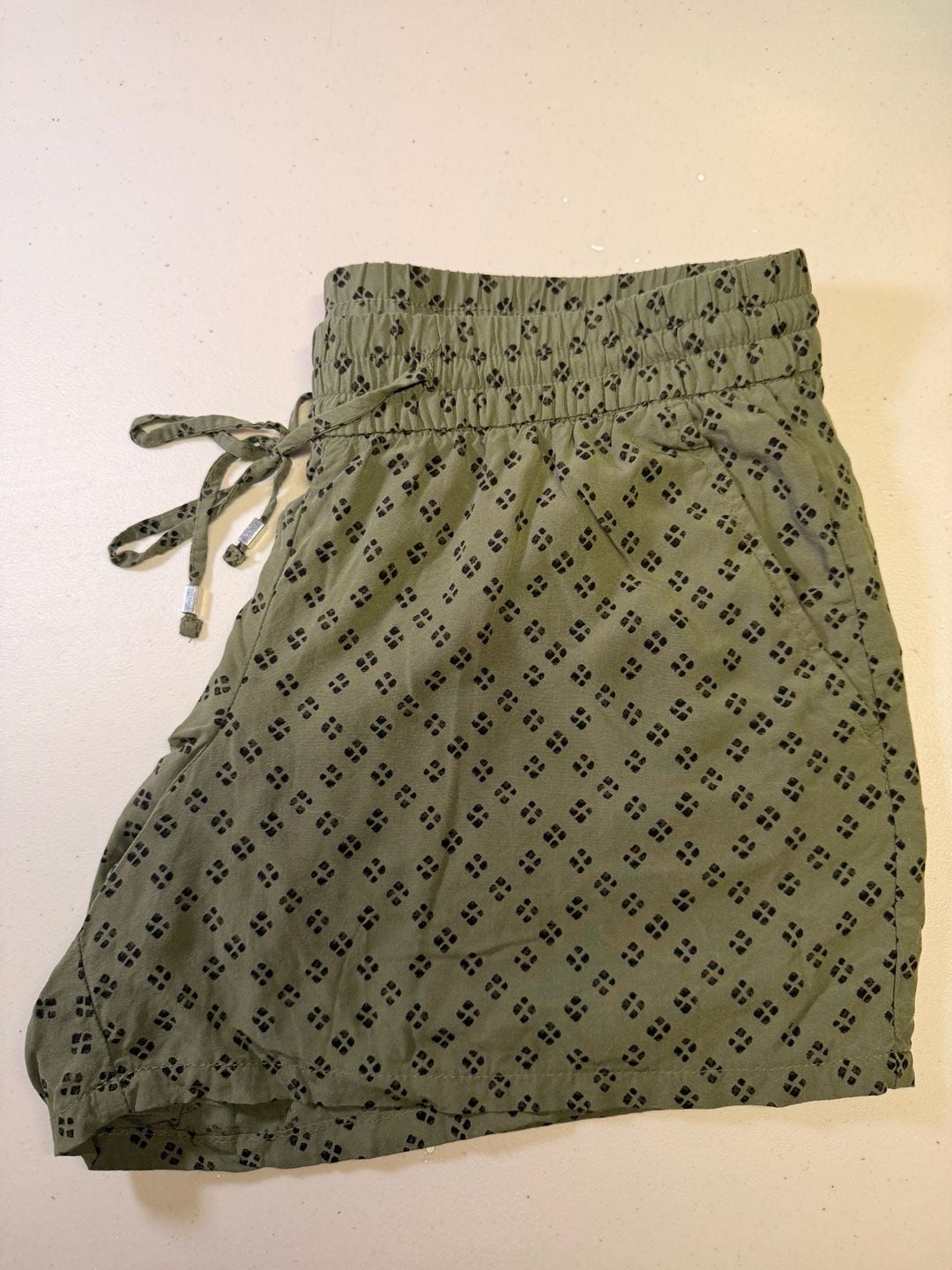 Old Navy Green Patterned Women's Shorts 8